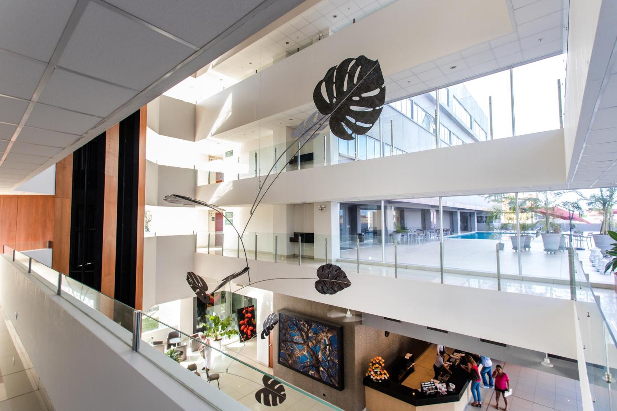 ホテル ウィンダム コスタ デル ソル プカルパ エクステリア 写真 The interior of the new building
