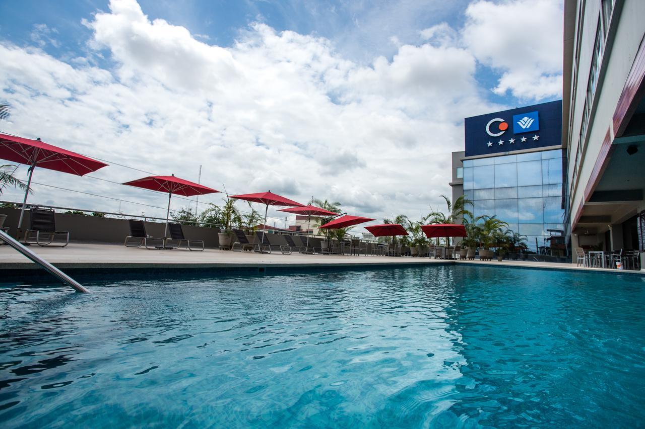 ホテル ウィンダム コスタ デル ソル プカルパ エクステリア 写真 The pool at the hotel