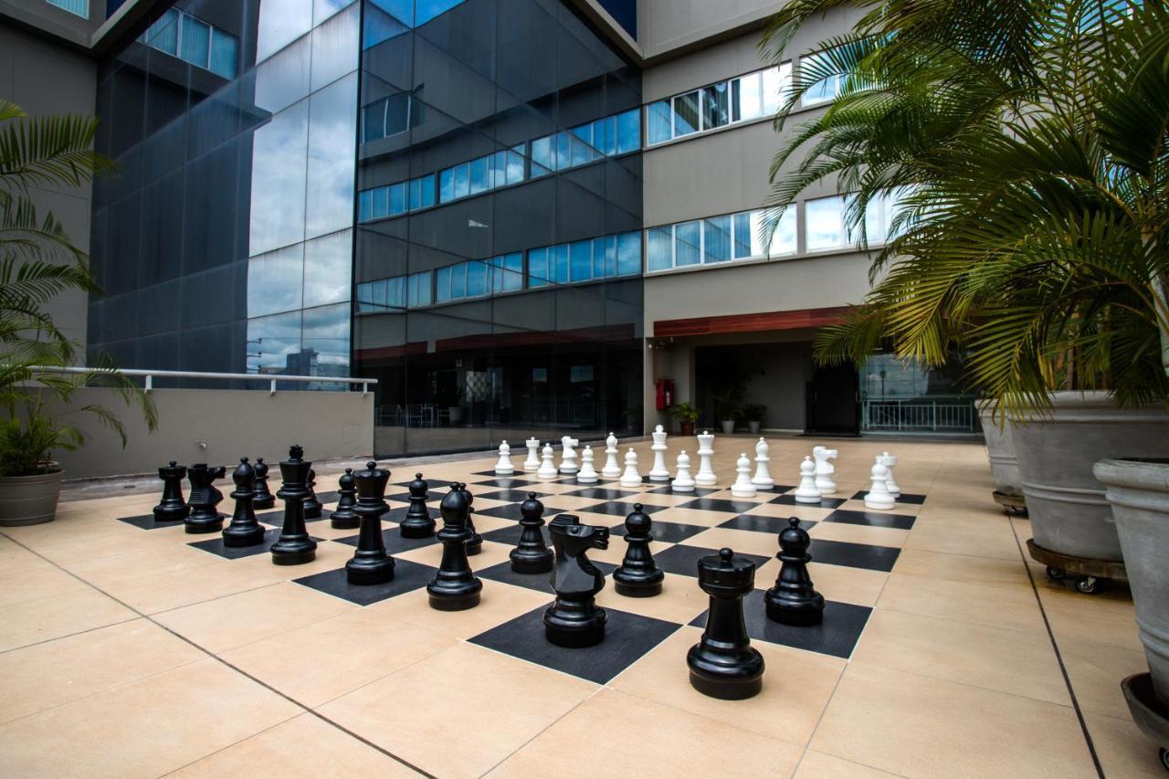 ホテル ウィンダム コスタ デル ソル プカルパ エクステリア 写真 The courtyard of the library