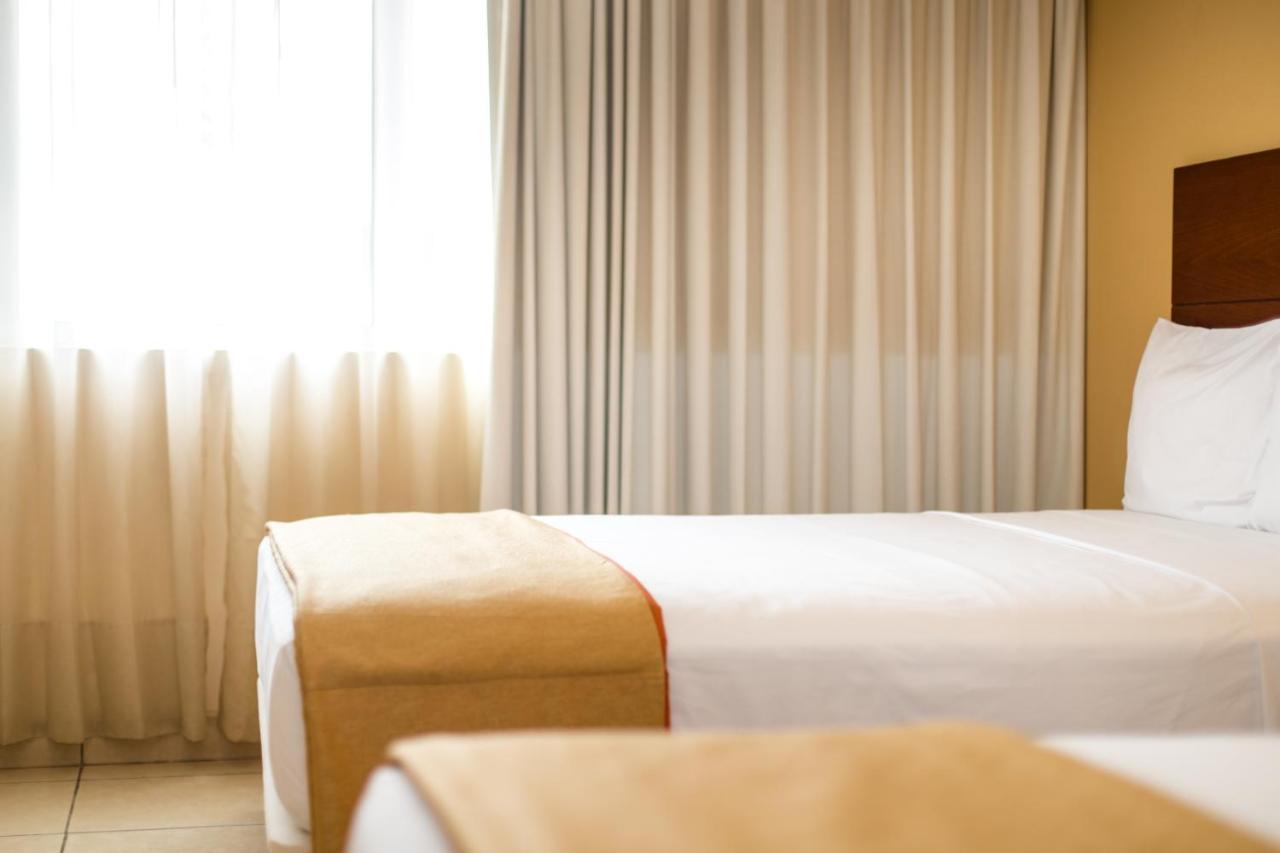 ホテル ウィンダム コスタ デル ソル プカルパ エクステリア 写真 A room at the hotel
