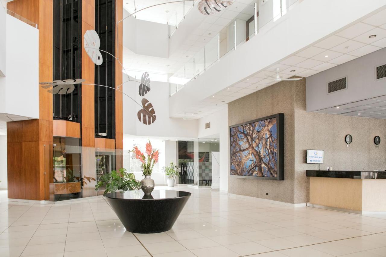ホテル ウィンダム コスタ デル ソル プカルパ エクステリア 写真 Interior of the hospital