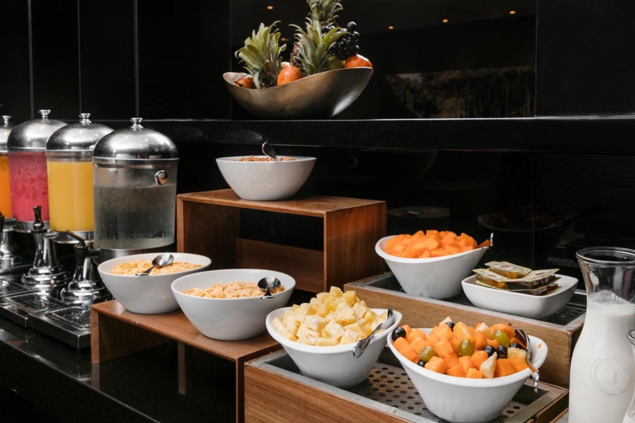 ホテル ウィンダム コスタ デル ソル プカルパ エクステリア 写真 A breakfast buffet